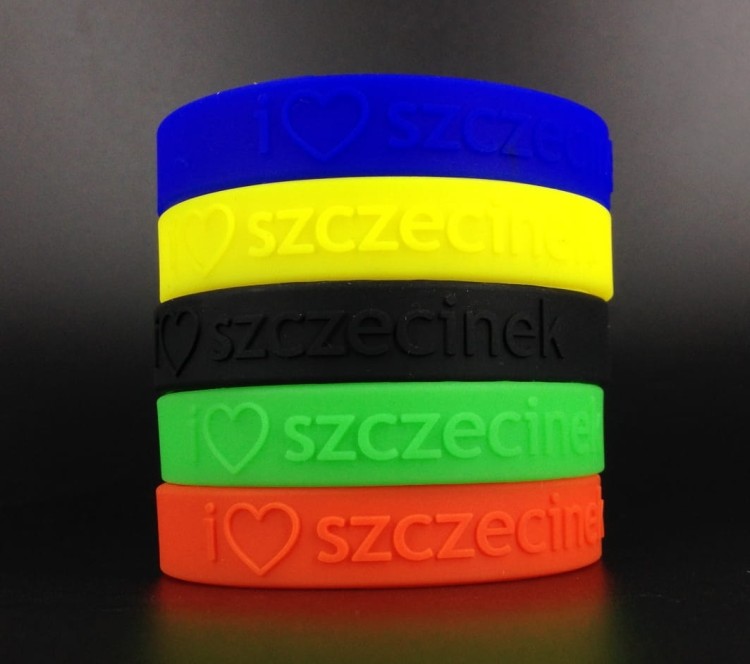 Opaski silikonowe z tłoczeniem wypukłym - dostępne na zamównienie